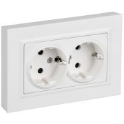 Розетка 2-м СП BRITE РСшПл12-3-БрАБ 16А в сборе с заземл. защ. шторки плоская арктич. бел. IEK BR-R28-16-K91-F